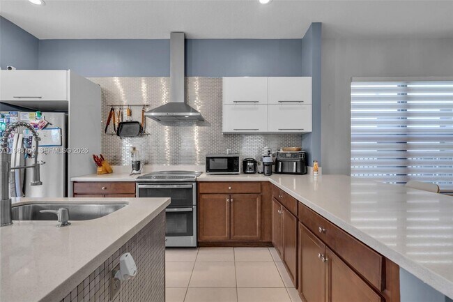 Building Photo - 3332 W 95th Terrace