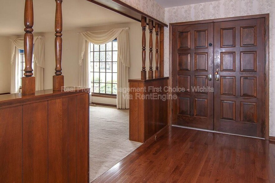 Building Photo - 244 Live Oak Ln
