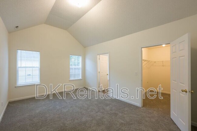 Building Photo - 5689 Isleworth Way