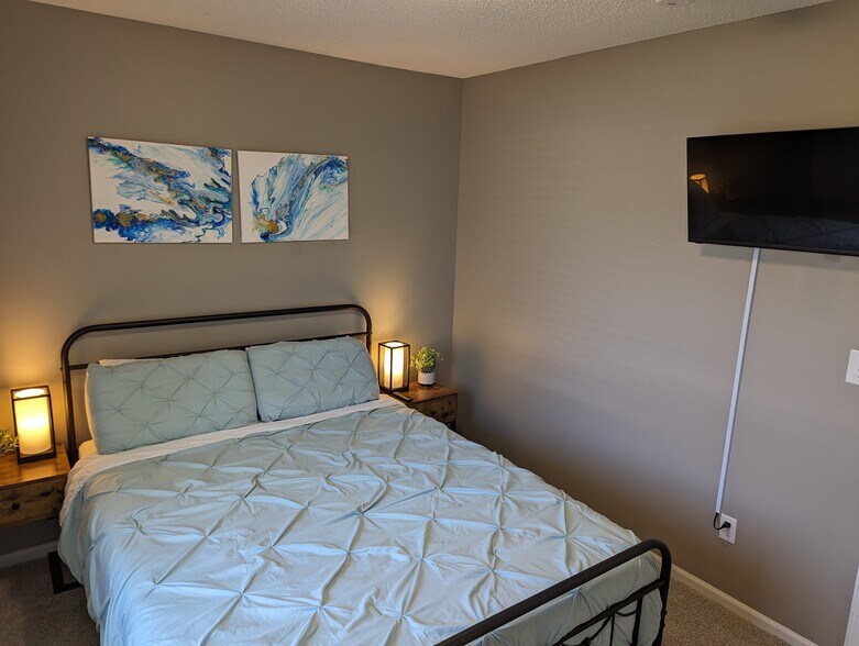 Bedroom with shared Bathroom - 3726 Overland Cutoff