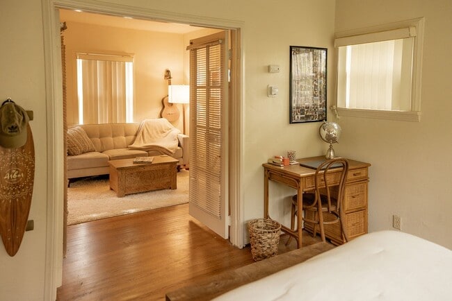 Building Photo - PRICE REDUCTION! 1320 1/2 E. Colton Ave. Cozy 1 bedroom, 1 bathroom Redlands Cottage!