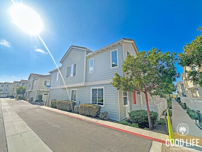 Building Photo - Beautiful 3B/2.5BA Townhouse in Imperial Beach with Loft, Private Patio & 2-Car Garage