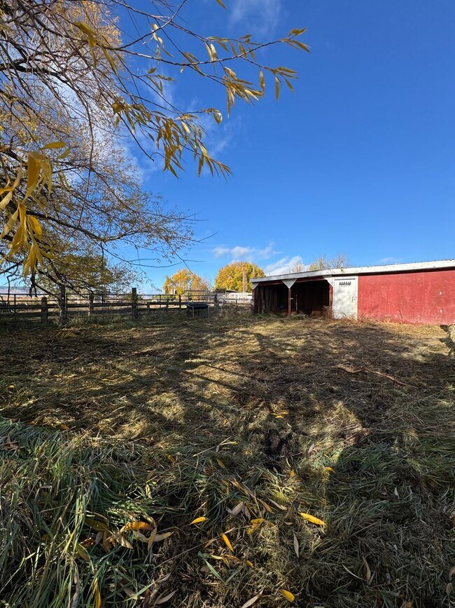 Building Photo - Spacious Pet-Friendly Rental on 3 Acres — Perfect for Horse Owners!