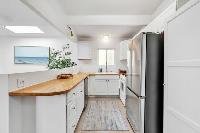 Building Photo - 4585 Saratoga Ave