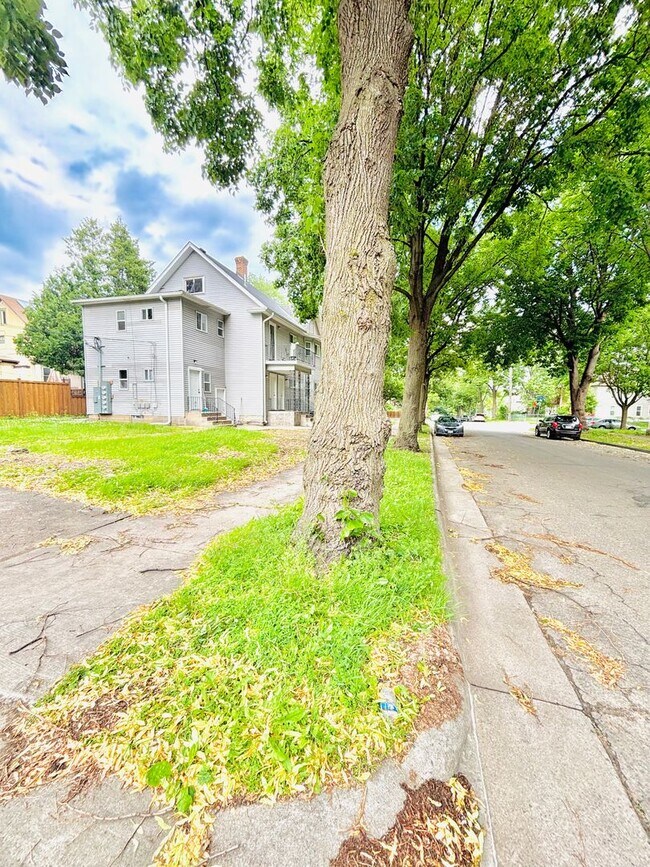 Building Photo - 3001 N 6th St