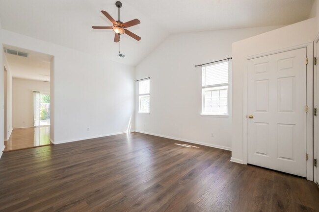 Building Photo - 3 Bed/ 2Bath Close to Buckley Space Base