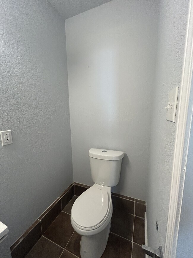 Building Photo - 1208 Alexander St