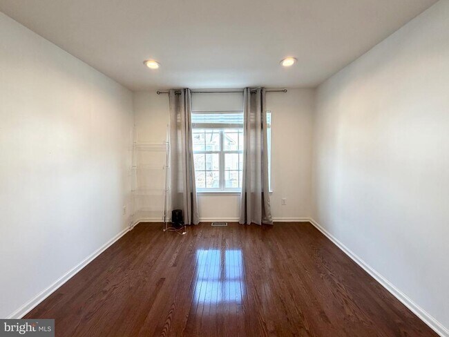 Building Photo - 308 Roarks Trail