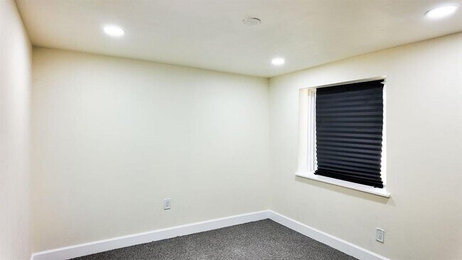 Building Photo - 3615 SW 40th St