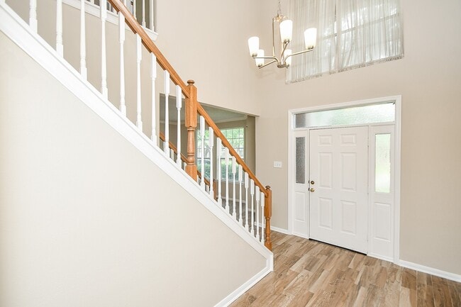 Building Photo - 215 Windrift Ct