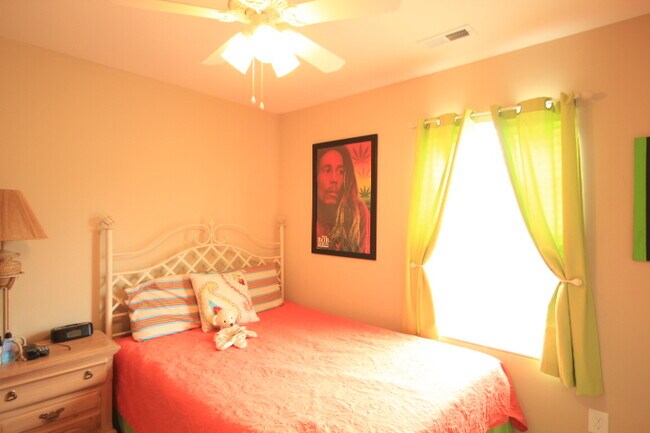 Building Photo - 4410 Hillsgrove Rd