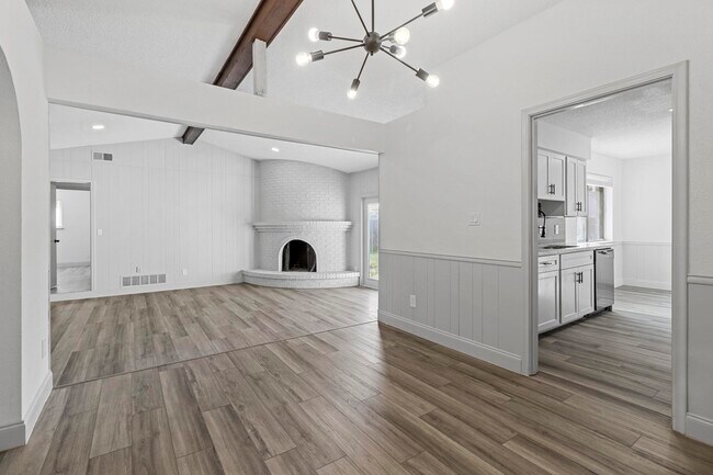 Building Photo - 2404 Kentfield Ln
