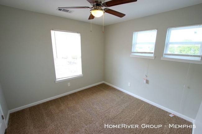 Building Photo - 6923 Parkbrook Ln