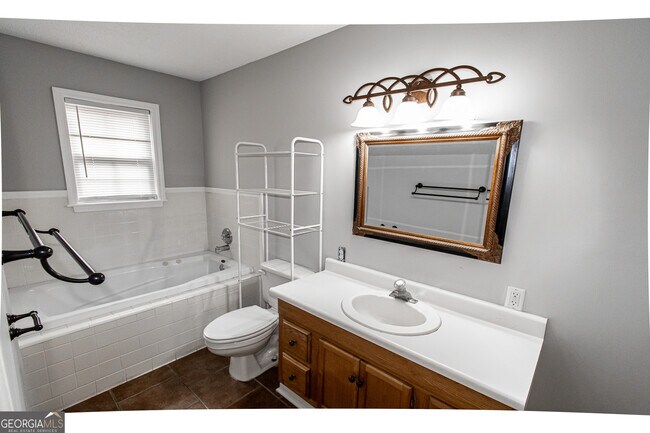 Building Photo - 104 Green Tree Ct