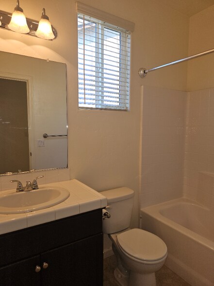 Building Photo - 2908 S Oakhurst Ct