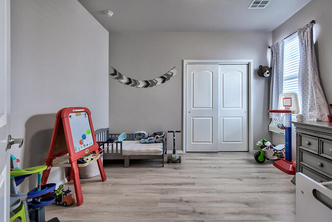 Building Photo - 7360 Skyrocket Dr