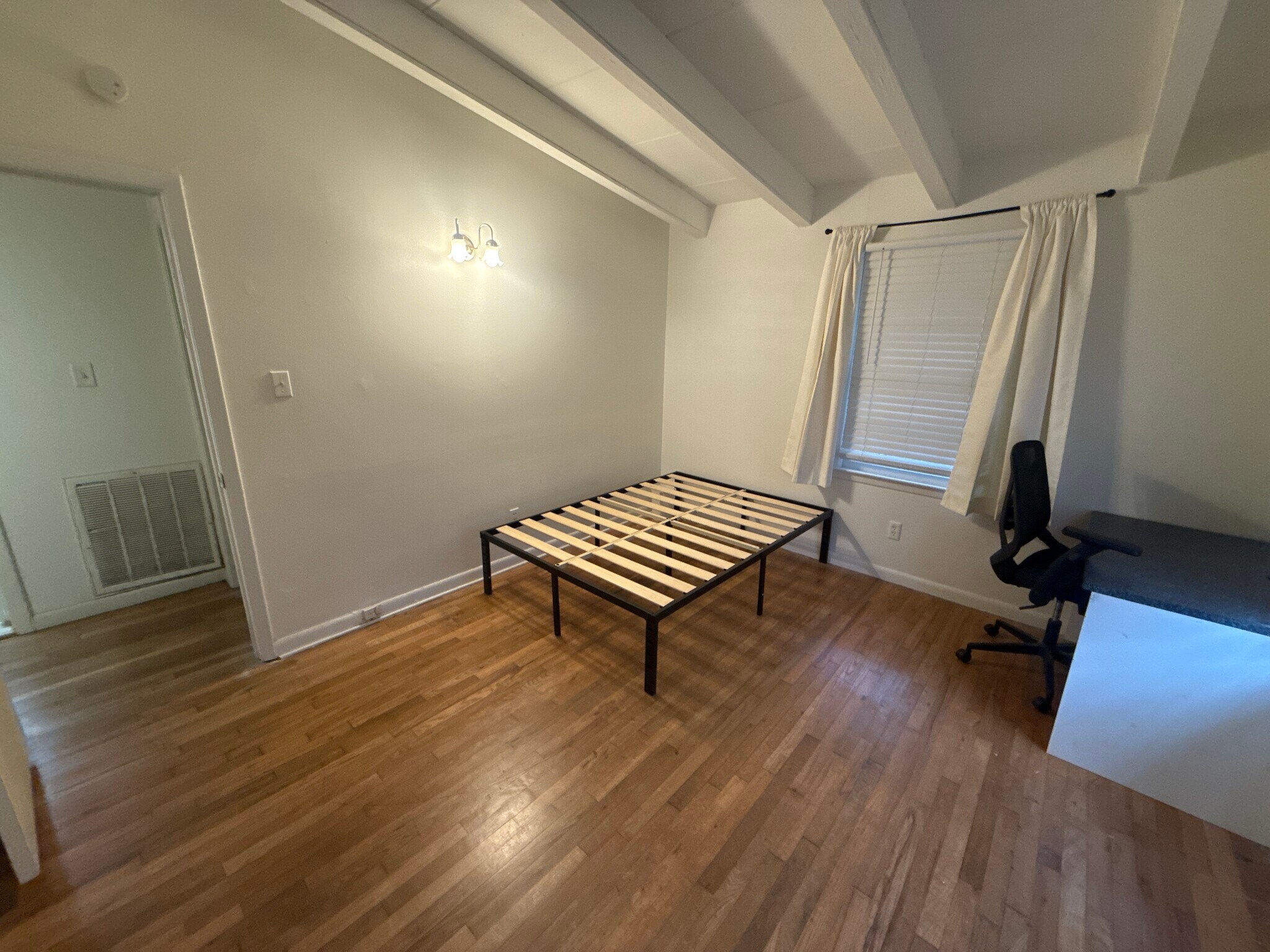 Building Photo - 1009 Hampton St NW