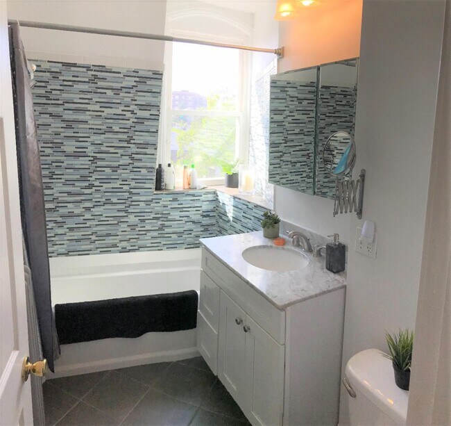 Building Photo - 358 Broadway