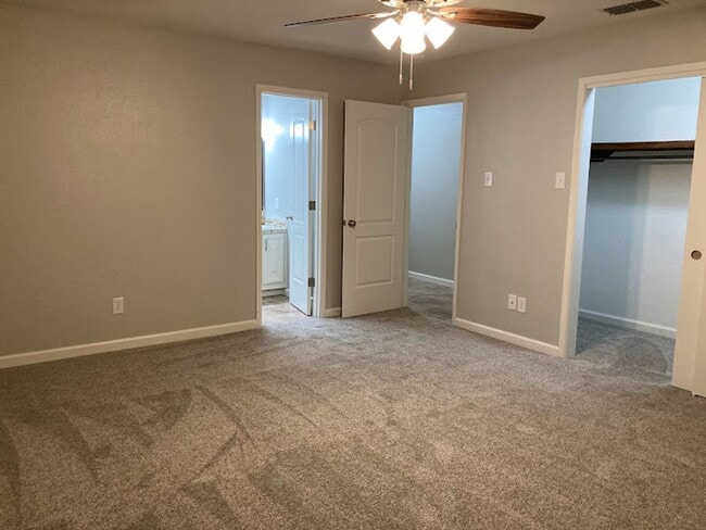 Building Photo - Spacious Executive 4 Bedroom Home