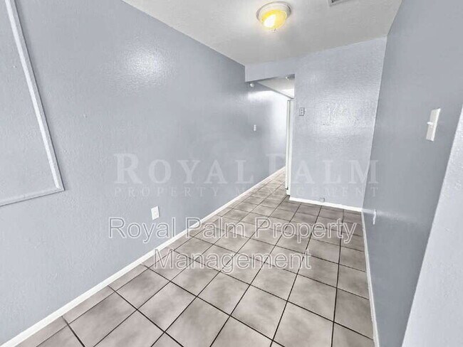 Building Photo - 6617 Warwick Cir