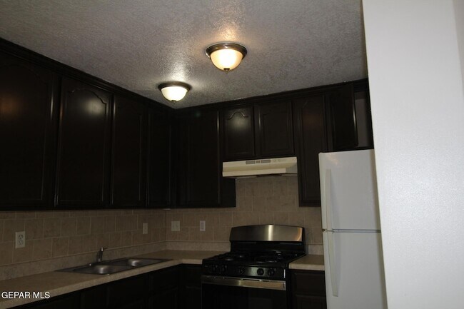 Building Photo - 906 Geronimo Dr