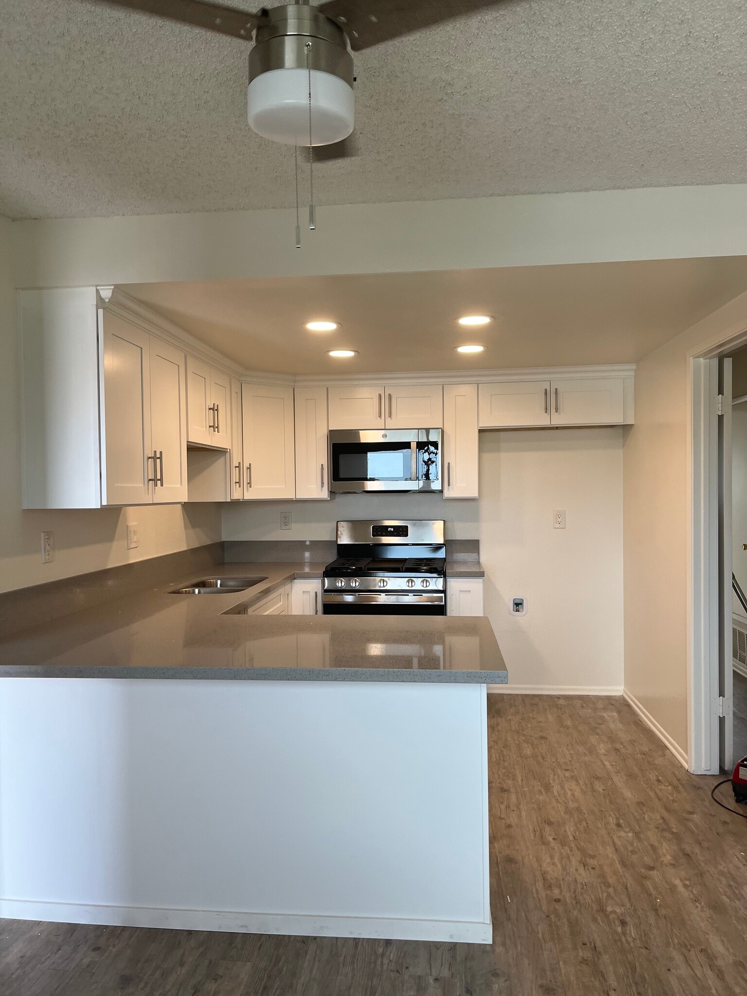 Kitchen - 16932 Lilac Lane