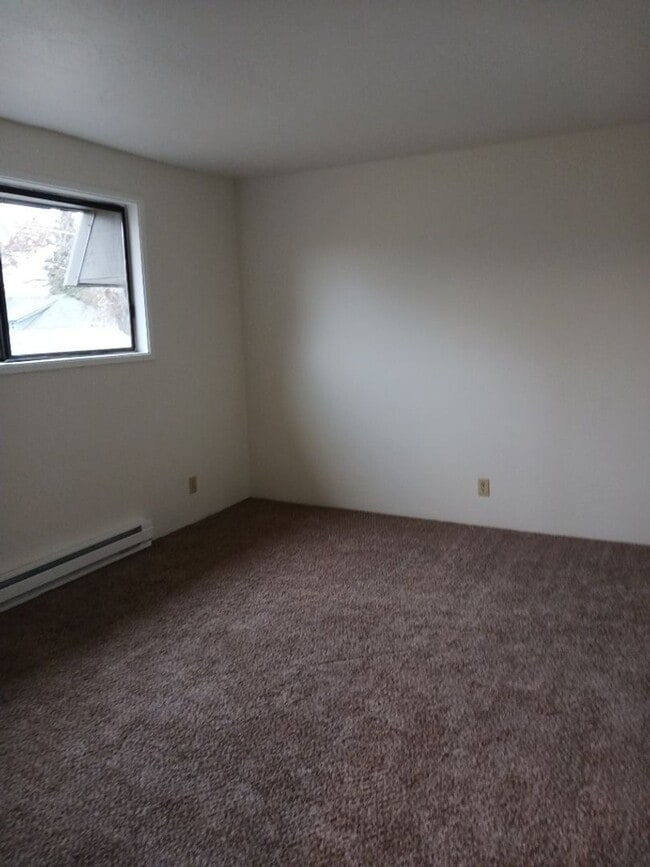 Building Photo - M611/613 W. 13th St