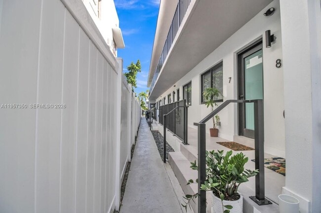 Building Photo - 944 Jefferson Ave