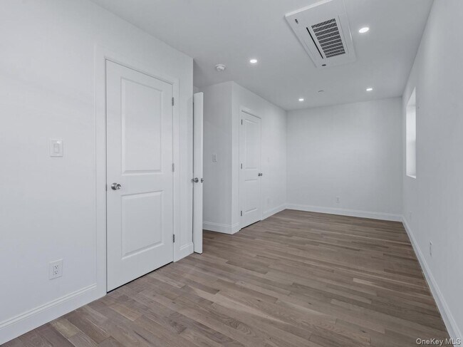 Building Photo - 3-37 Beach 43rd St