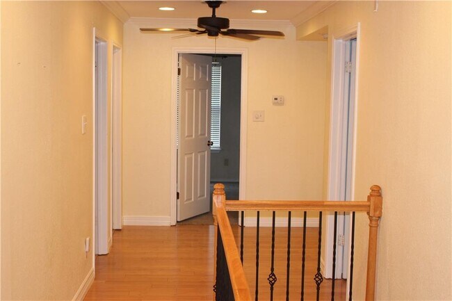 Building Photo - 200 N Kings Canyon Dr