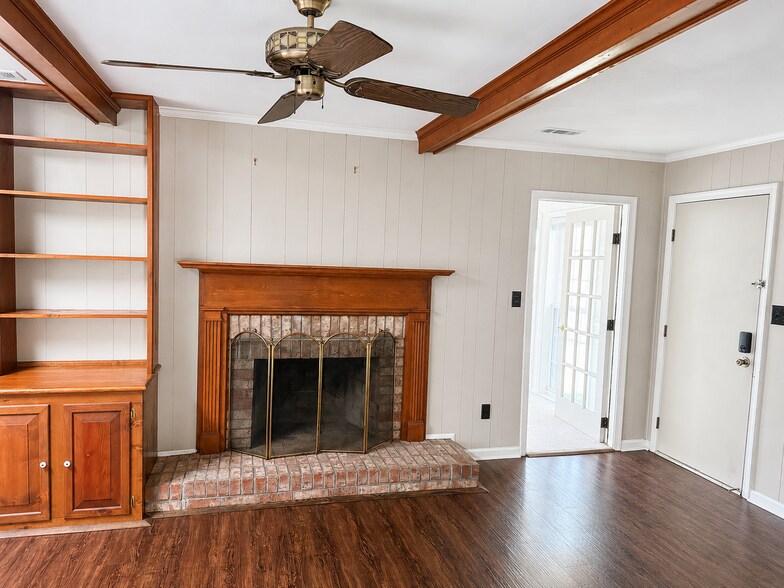Building Photo - 1137 Chatmoss Dr