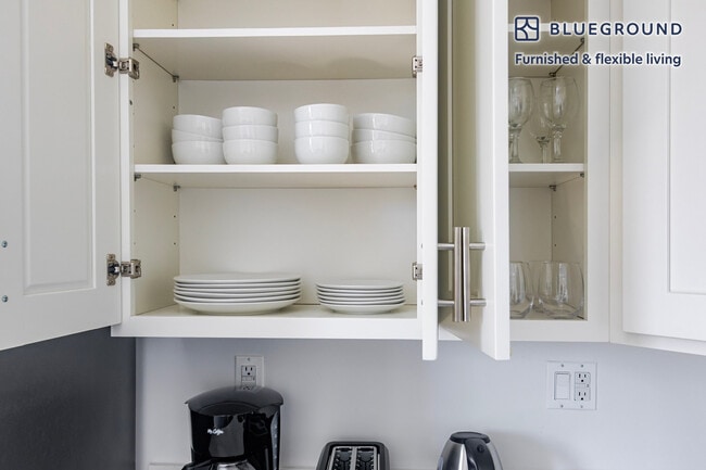 Building Photo - 45 W 81st St