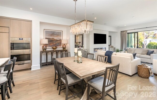 Building Photo - 616 Queens Rd