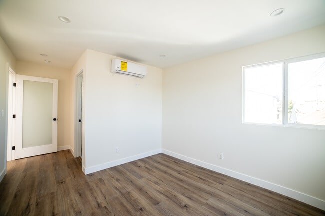Building Photo - 1346 S Dunsmuir Ave