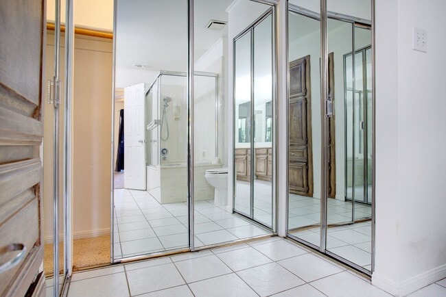 Building Photo - Coming in March! Gated 2BR/2BA Condo in N Arlington!