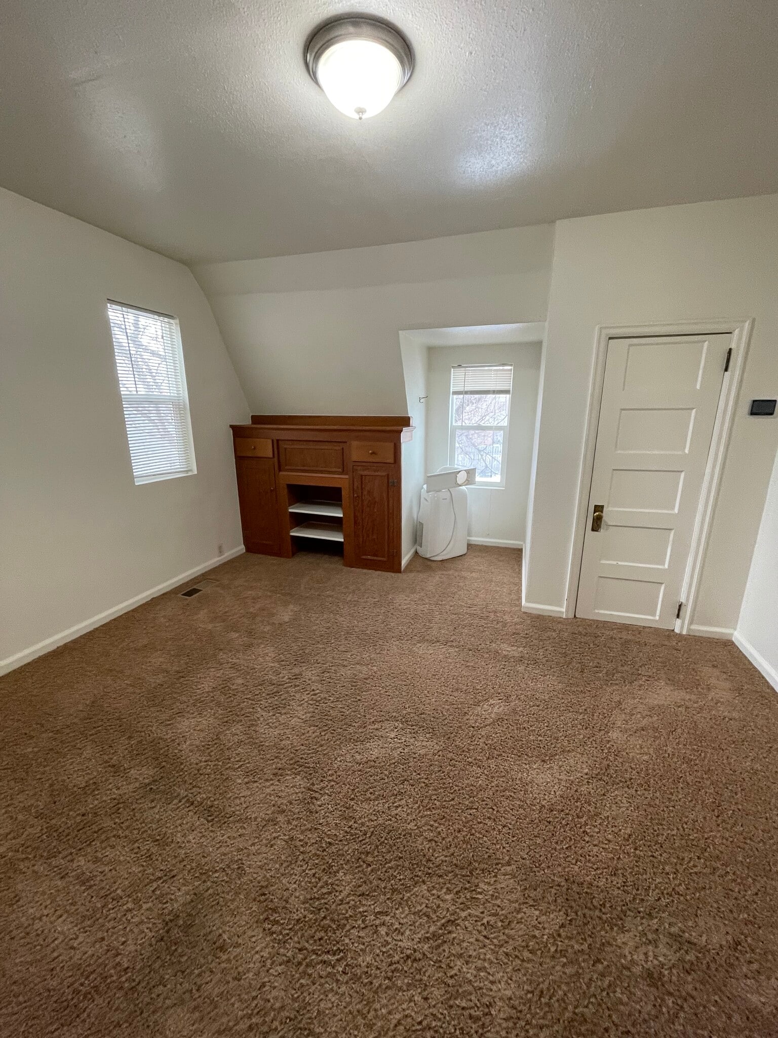 Building Photo - 141 7th Ave N