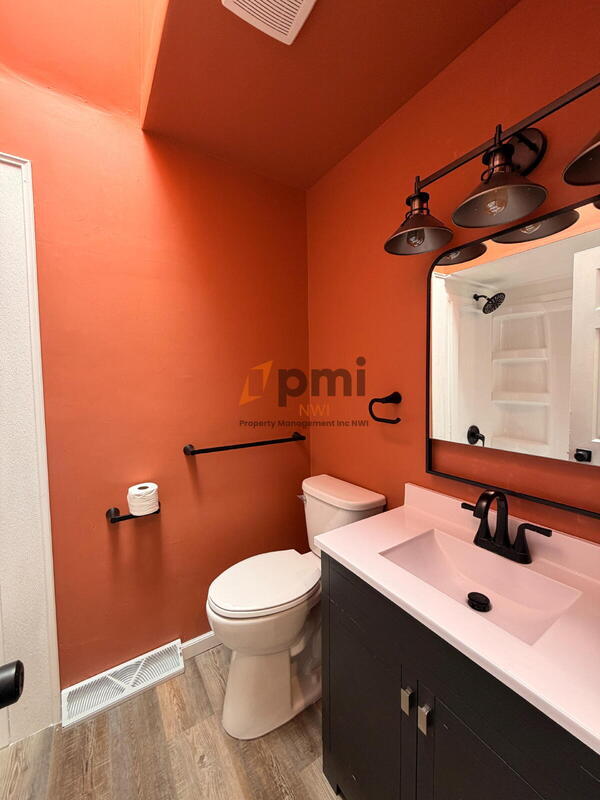 Building Photo - 160 Meadows Cir