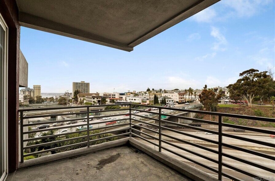 Building Photo - 1642 7th Ave