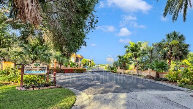 Building Photo - 10192 Seminole Island Dr