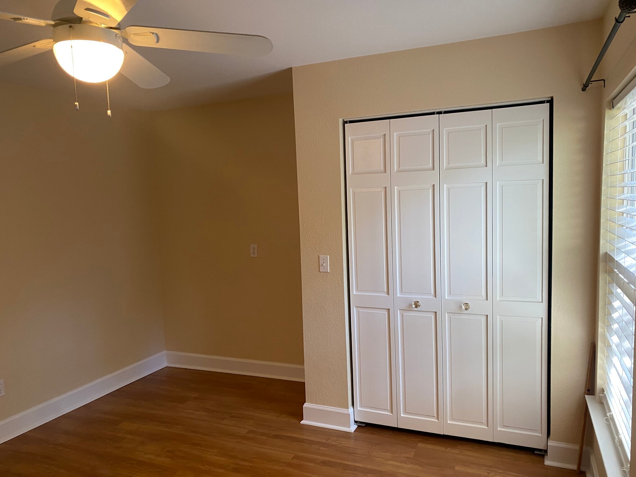 primary bedroom - 512 Williams St