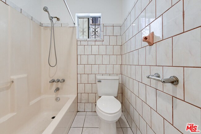 Building Photo - 220 E Vernon Ave