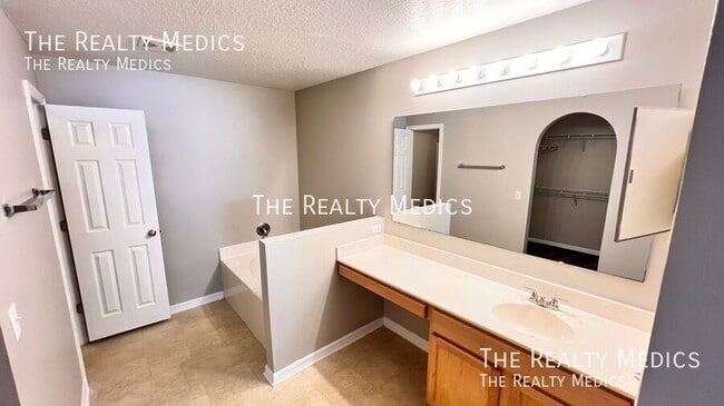 Building Photo - 130 Wheatfield Cir