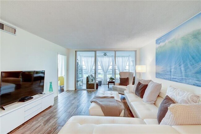 Building Photo - 2661 S Course Dr
