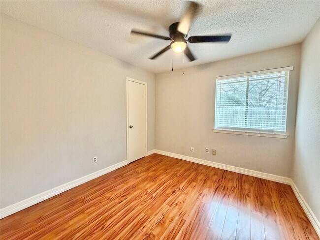 Building Photo - 3410 Woodstream Pl