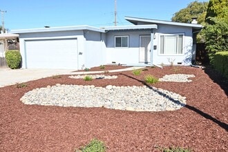 Building Photo - Central Santa Clara Location, 3/2 with AC