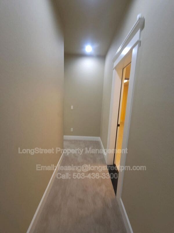 Building Photo - 9739 NW Henry Ct