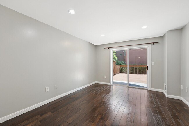 Building Photo - 302 Nelson Ct