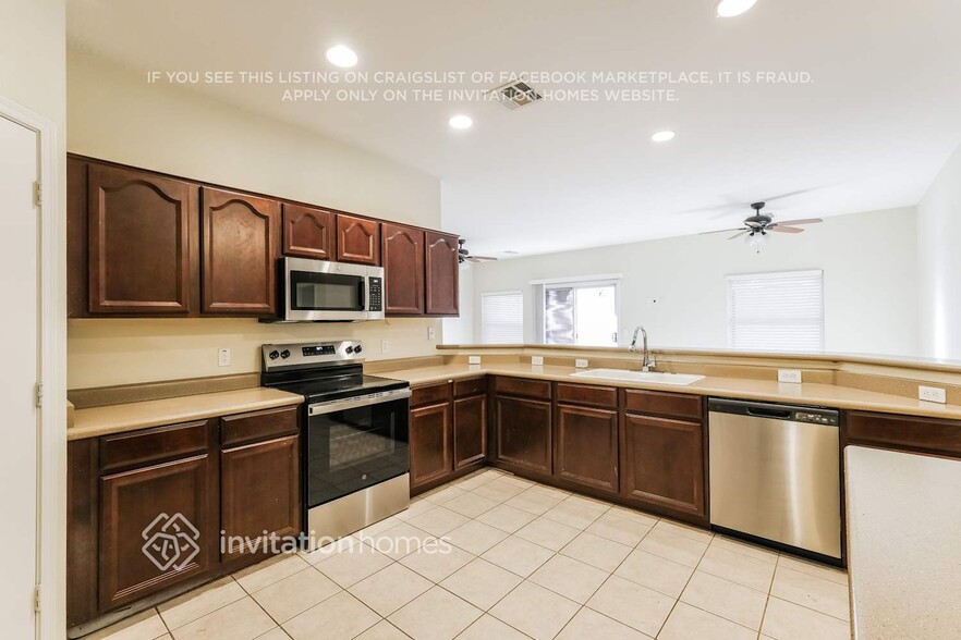 Building Photo - 15722 W Calavar Rd