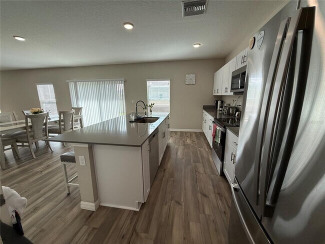 Building Photo - 3464 Dahlia Dr