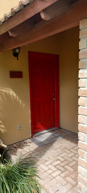 Building Photo - 301 Bolivar Ave